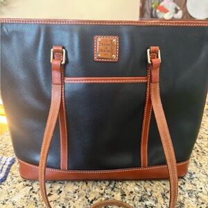 Dooney & Bourke Black and Tan Leather Tote-measures 11 1/2 x 15 x 4 1/4“